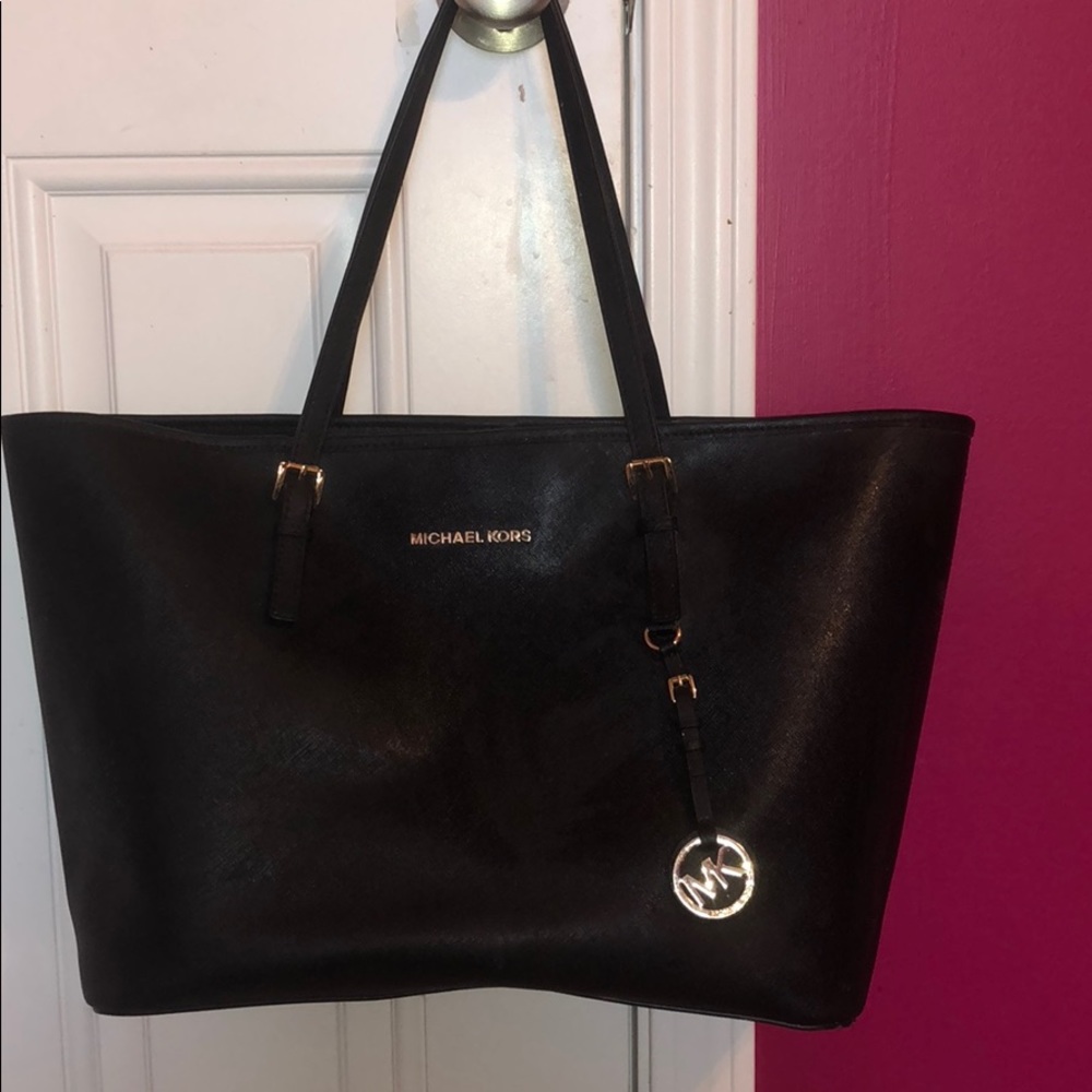Authentic Michael Kors tote!!